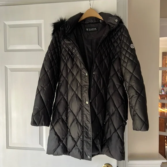 Guess diamond quilted black jacket w belt and hood. - Picture 5 of 9